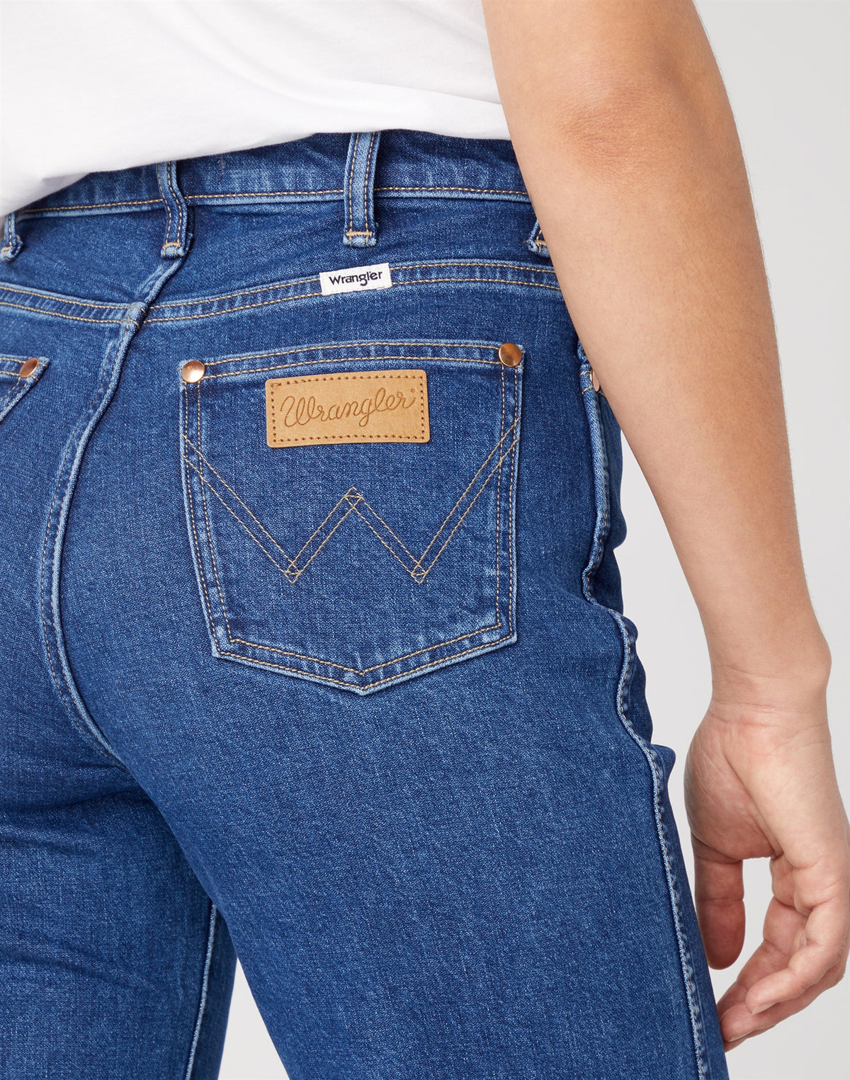 MOM_STRAIGHT WANDA medium denim | Bildmaterial bereitgestellt von SHOES.PLEASE.
