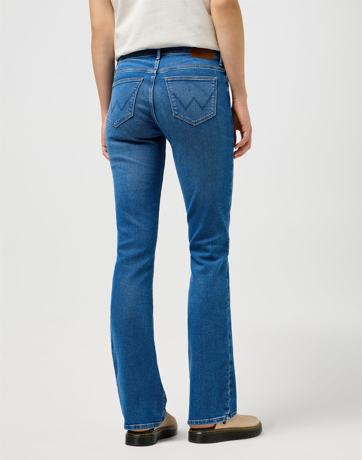 BOOTCUT RAVEN medium denim | Bildmaterial bereitgestellt von SHOES.PLEASE.