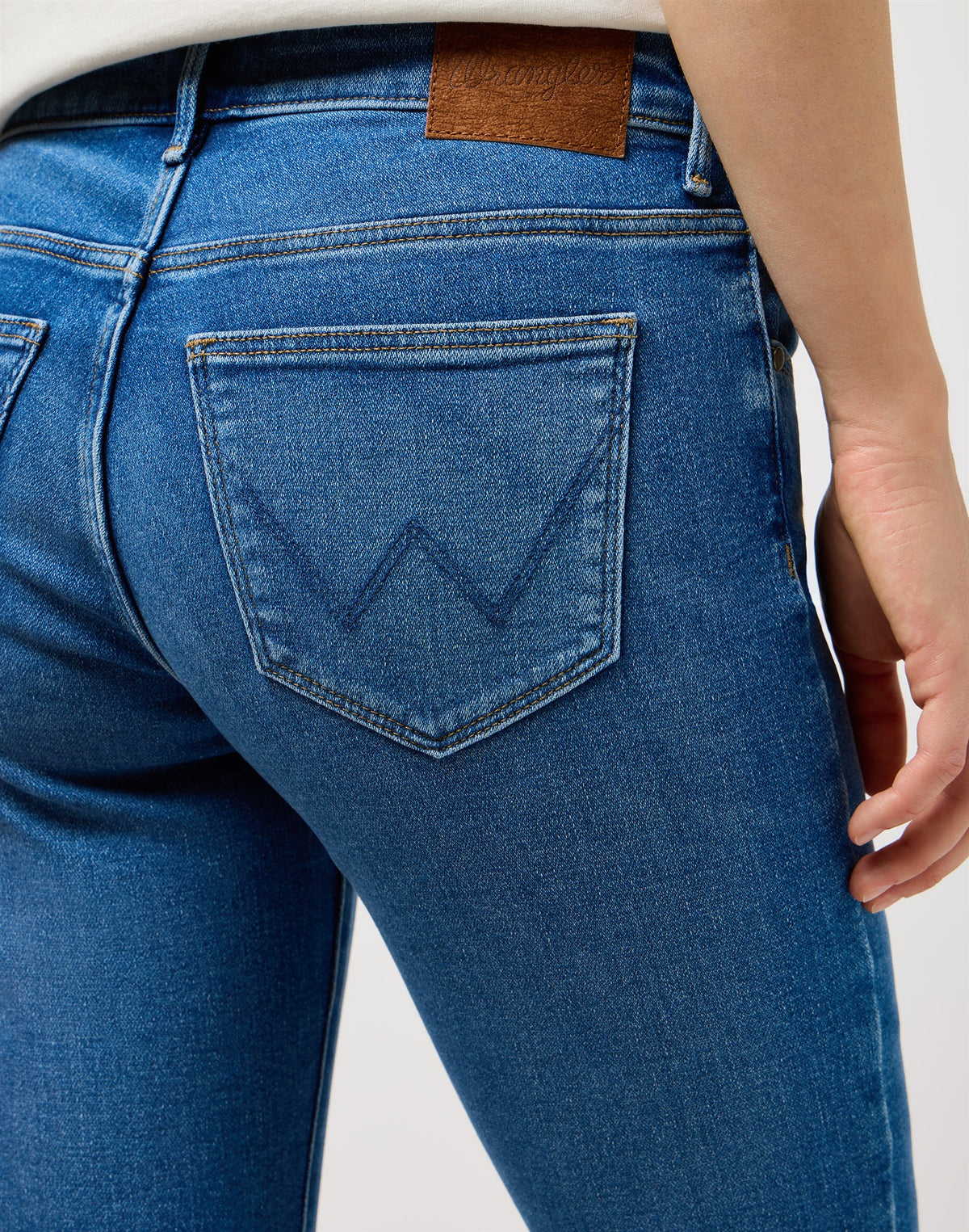 BOOTCUT RAVEN medium denim | Bildmaterial bereitgestellt von SHOES.PLEASE.