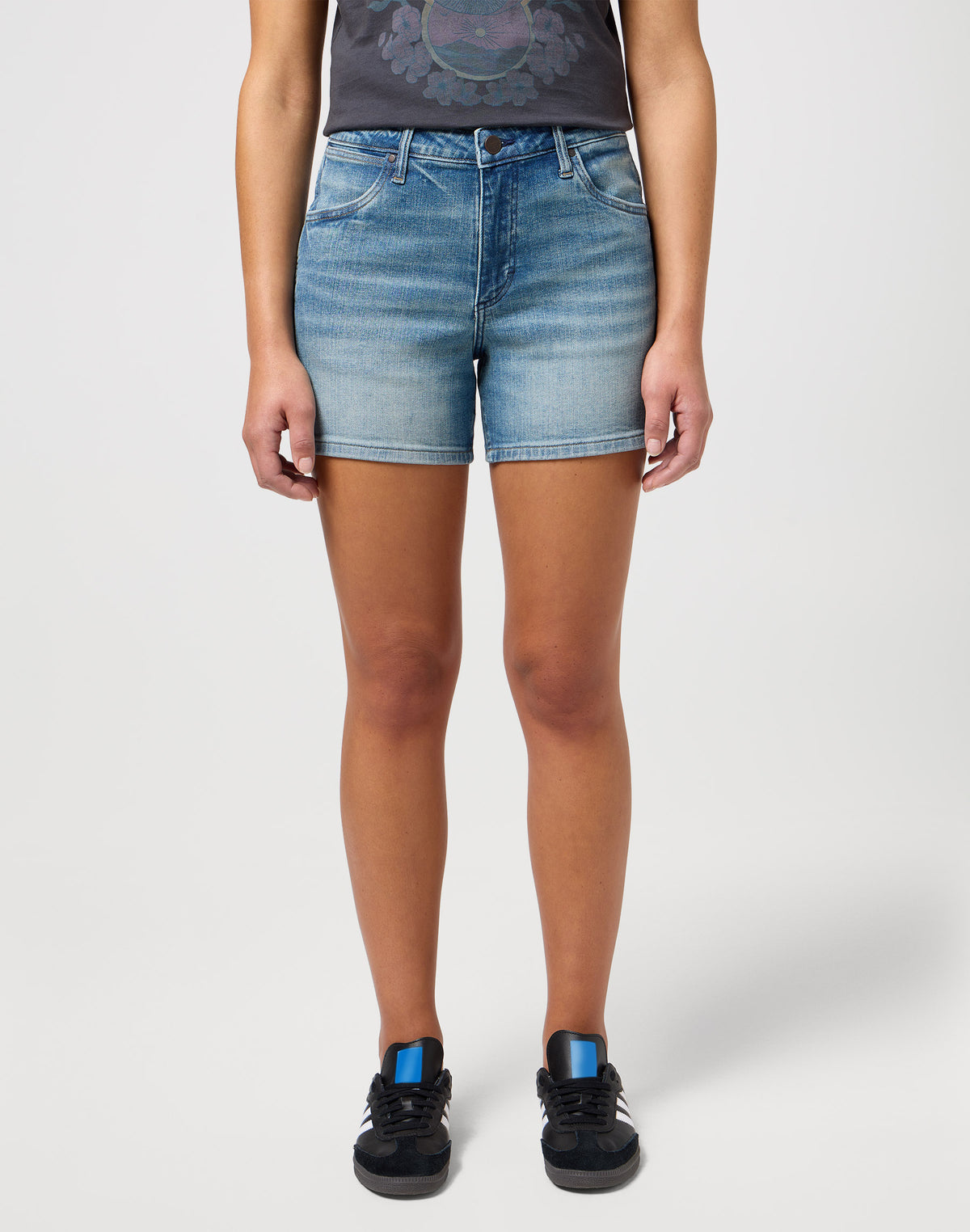 BOYFRIEND_SHORT SHORELINE medium denim | Bildmaterial bereitgestellt von SHOES.PLEASE.