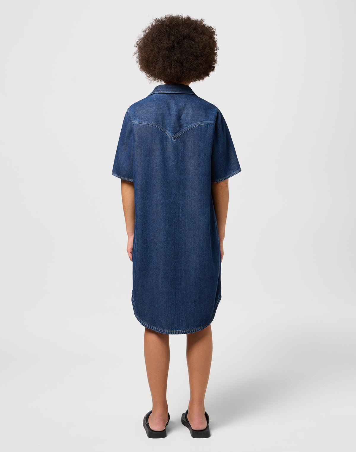 DENIM_SHIRT_DRESS FAMOUS medium denim | Bildmaterial bereitgestellt von SHOES.PLEASE.