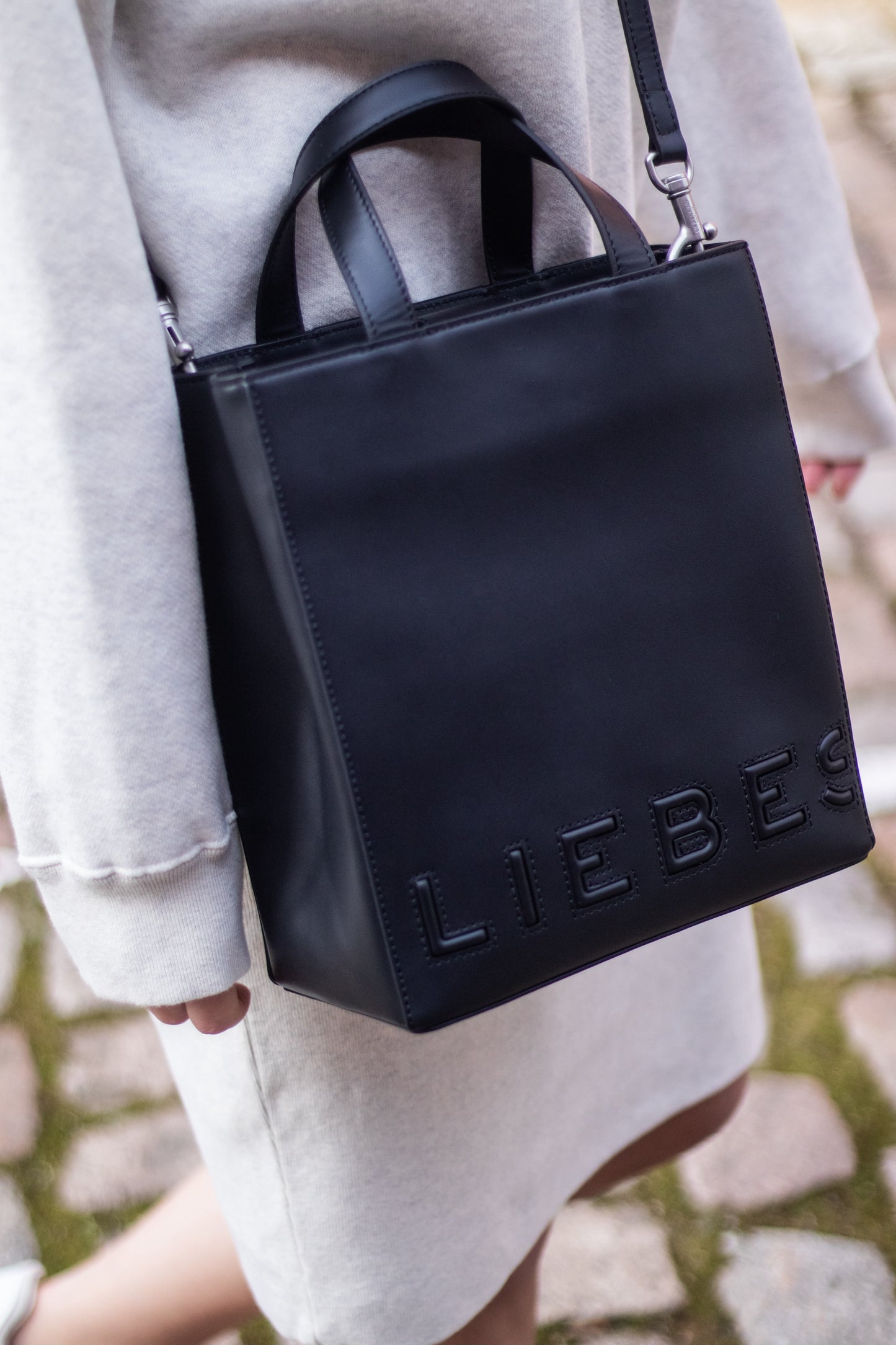 Paper Bag M black | Bildmaterial bereitgestellt von SHOES.PLEASE.