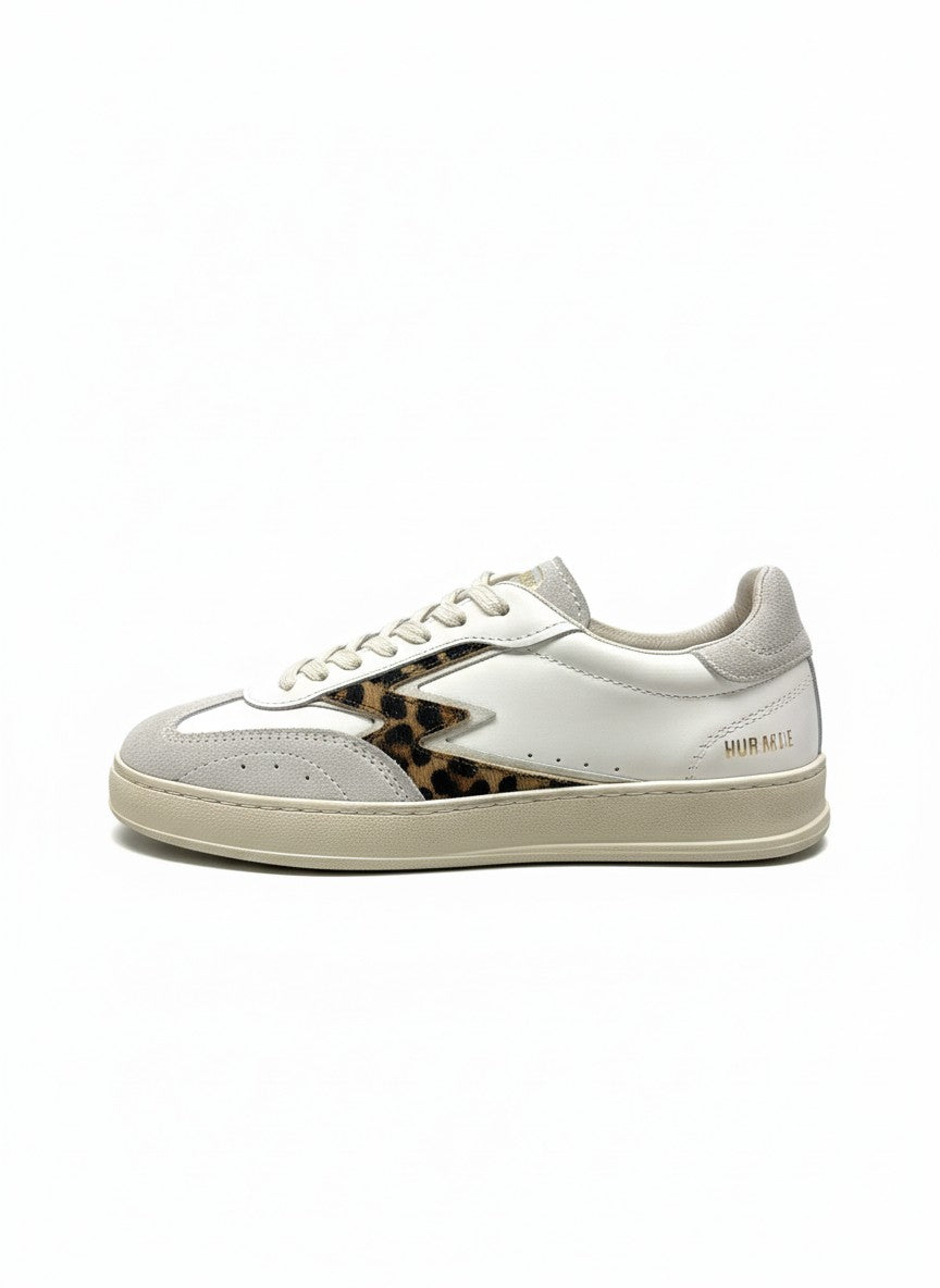 CLUB DELUXE BRUSHED TOBACCO LEOPARD PRINT SCRATCHED SUEDE LOGO white leo | Bildmaterial bereitgestellt von SHOES.PLEASE.