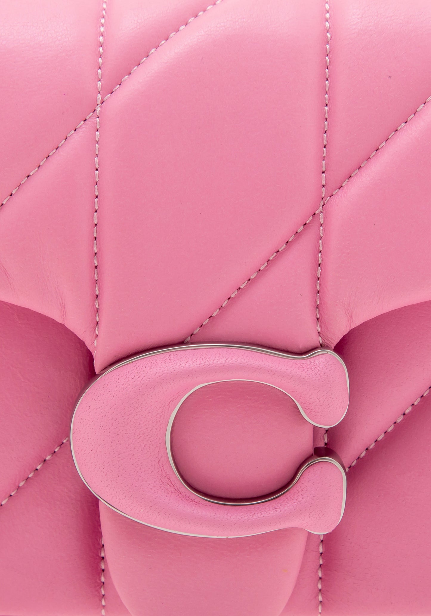 Tabby Quilted Shoulder Bag vivid pink | Bildmaterial bereitgestellt von SHOES.PLEASE.