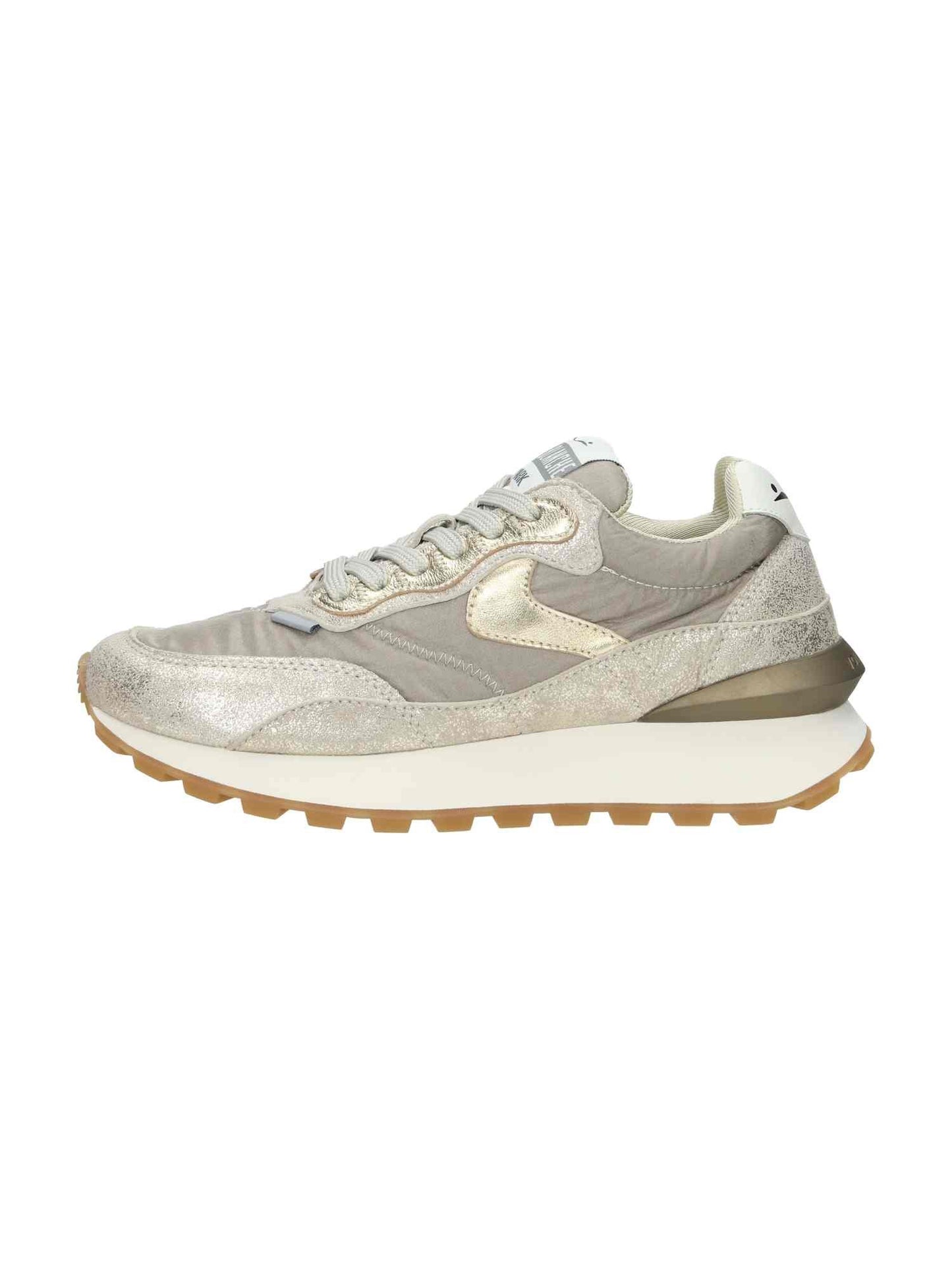 Qwark Hype Woman. Metallic Brushed Goat/Nylon platinum taupe | Bildmaterial bereitgestellt von SHOES.PLEASE.