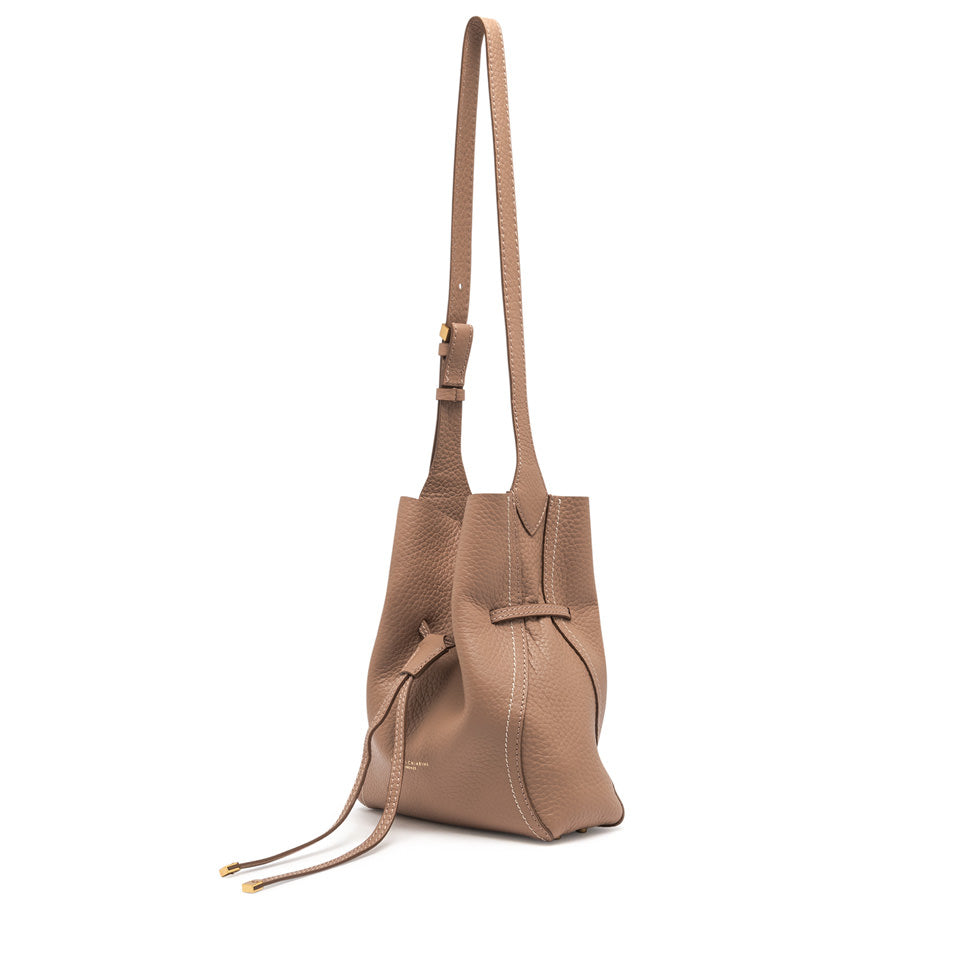 Sienna clay BS 7786 | Bildmaterial bereitgestellt von SHOES.PLEASE.