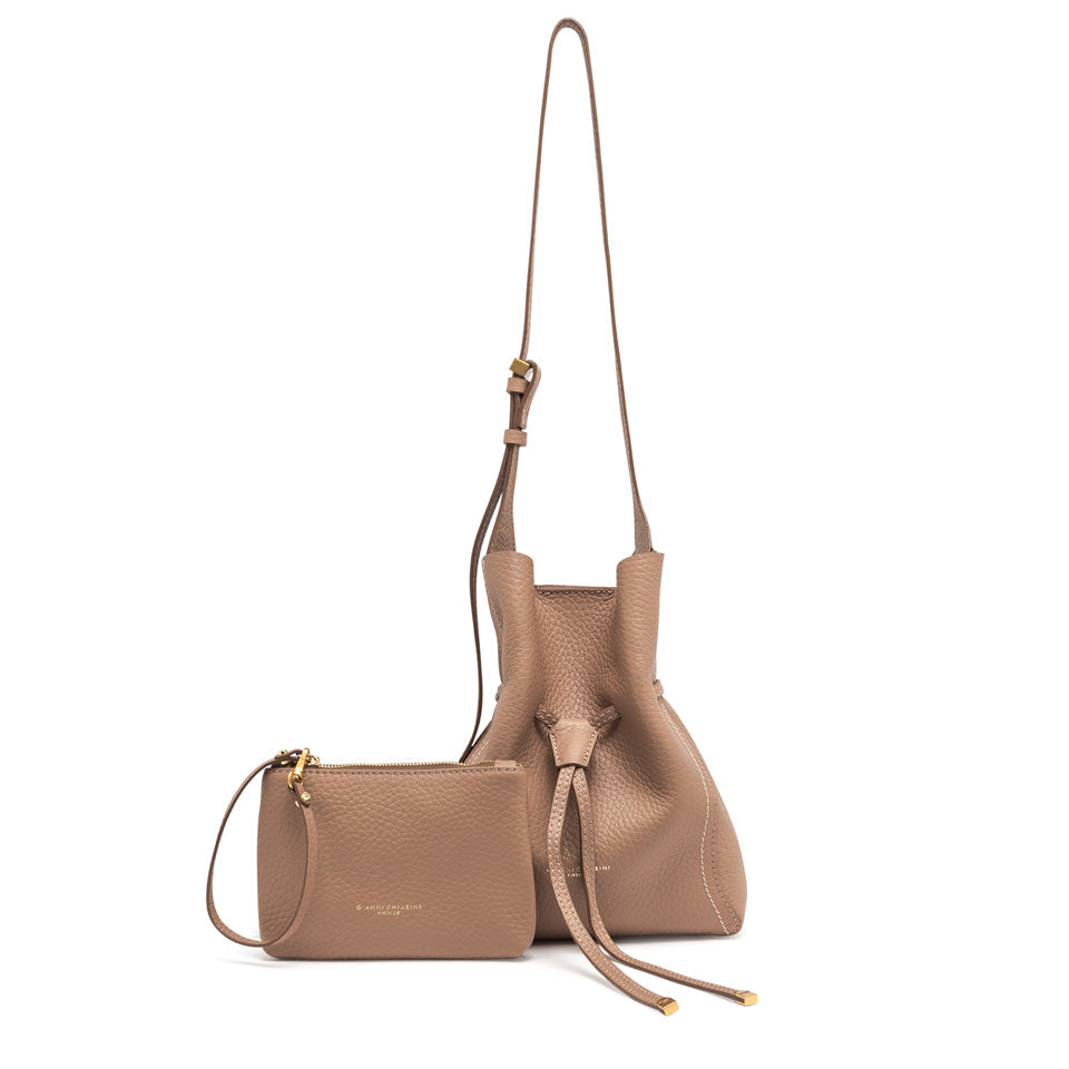 Sienna clay BS 7786 | Bildmaterial bereitgestellt von SHOES.PLEASE.