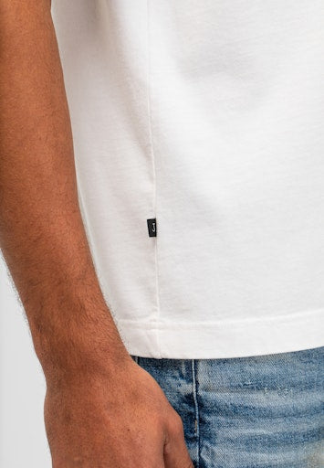 Army Cyan Loose Tee titan white | Bildmaterial bereitgestellt von SHOES.PLEASE.