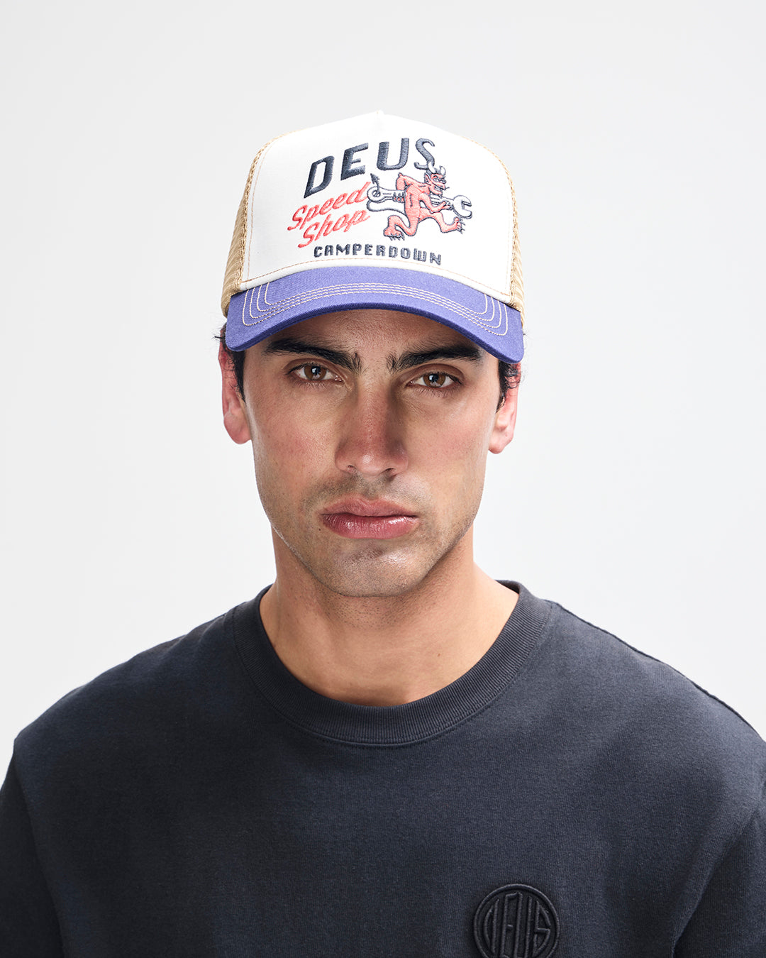 Dogleg Trucker dirty white | Bildmaterial bereitgestellt von SHOES.PLEASE.