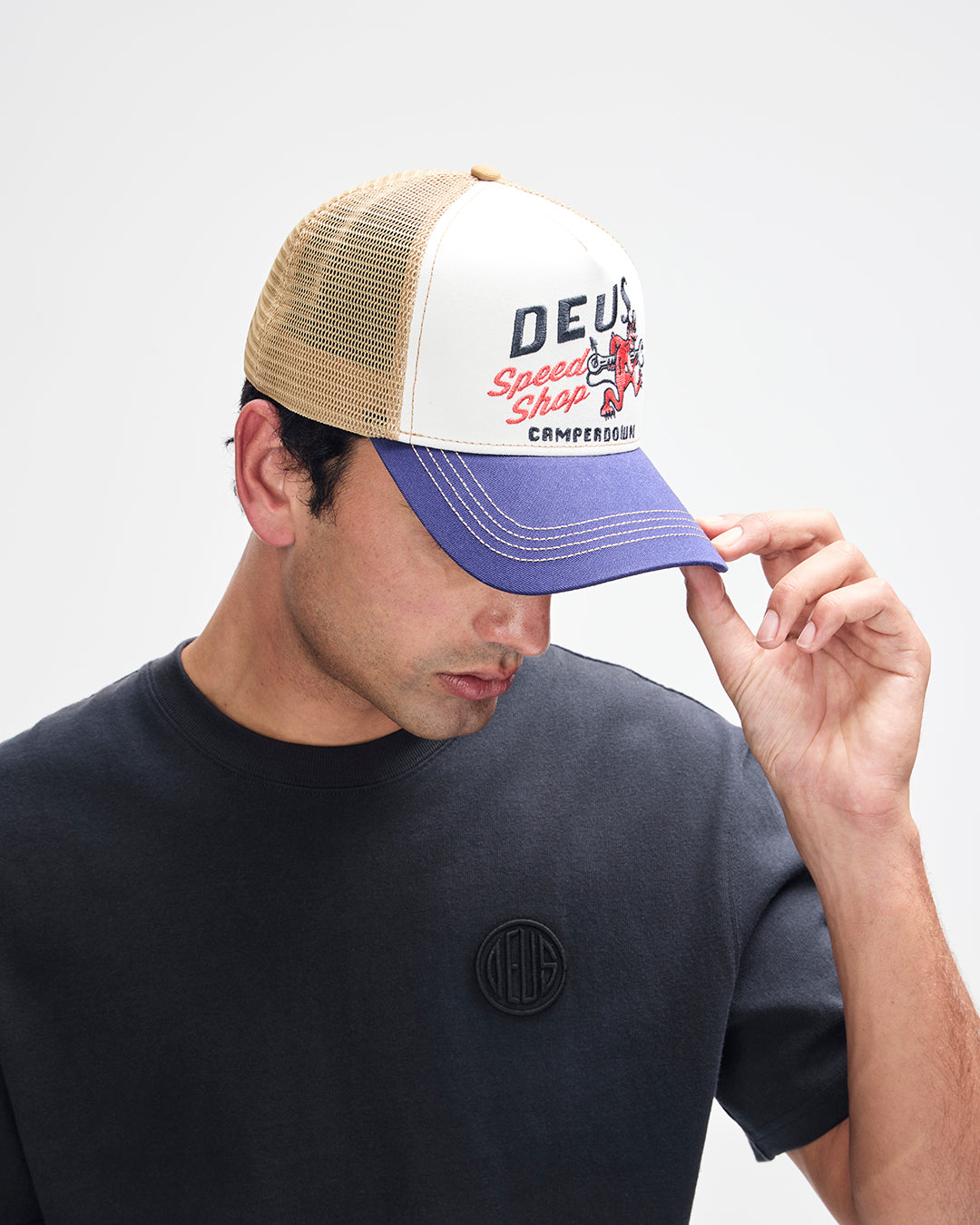 Dogleg Trucker dirty white | Bildmaterial bereitgestellt von SHOES.PLEASE.