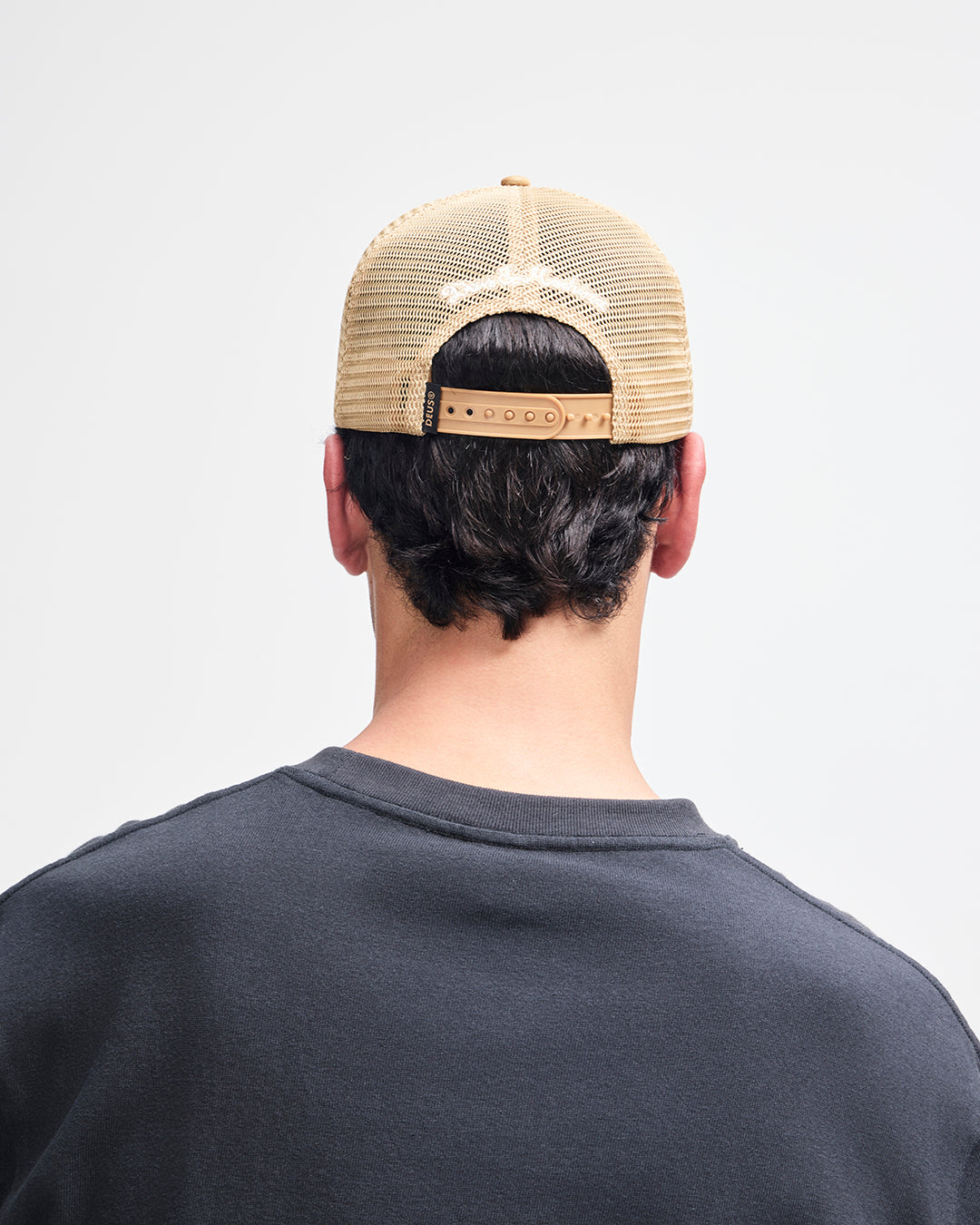 Dogleg Trucker dirty white | Bildmaterial bereitgestellt von SHOES.PLEASE.