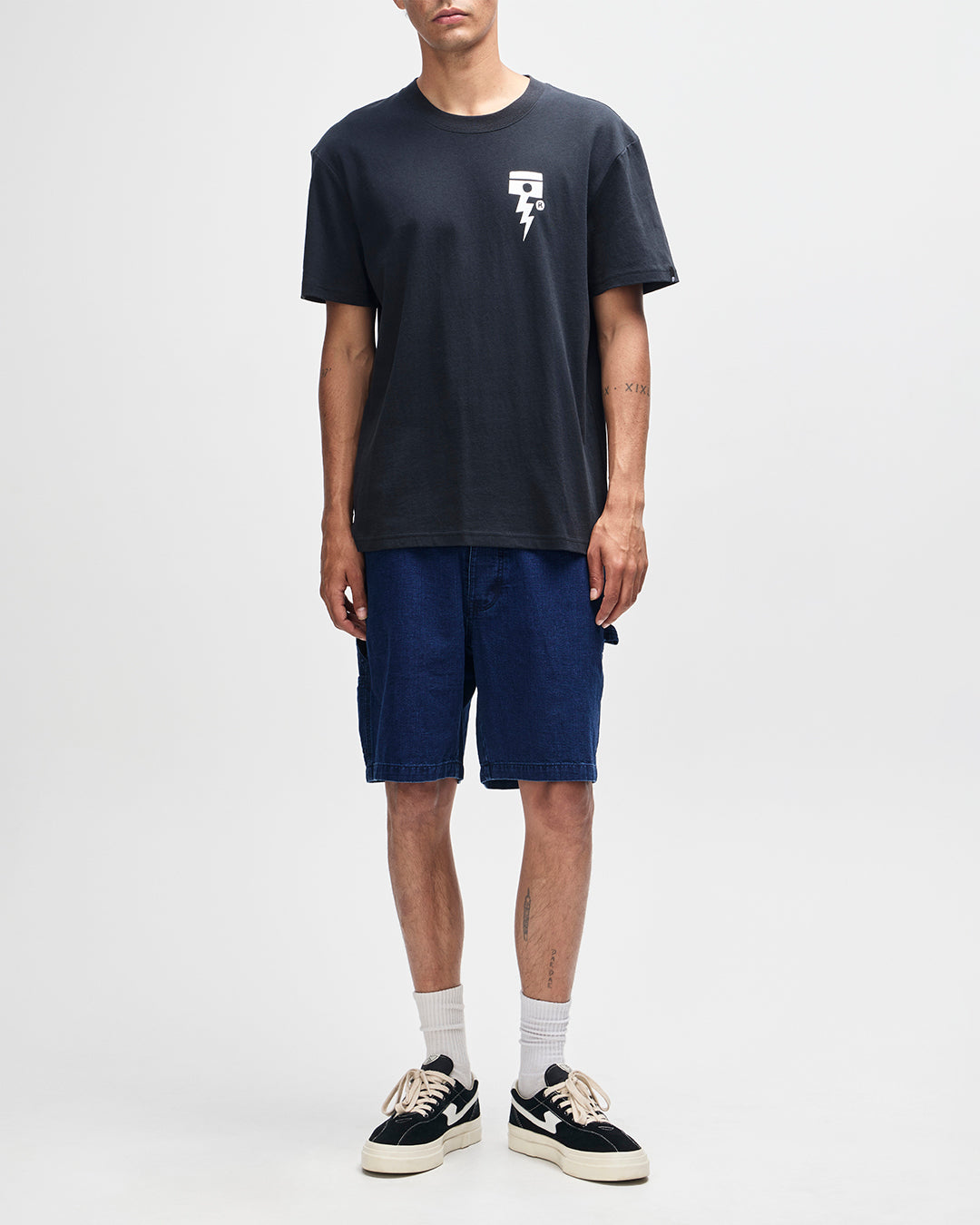 Pisstin Tee black | Bildmaterial bereitgestellt von SHOES.PLEASE.