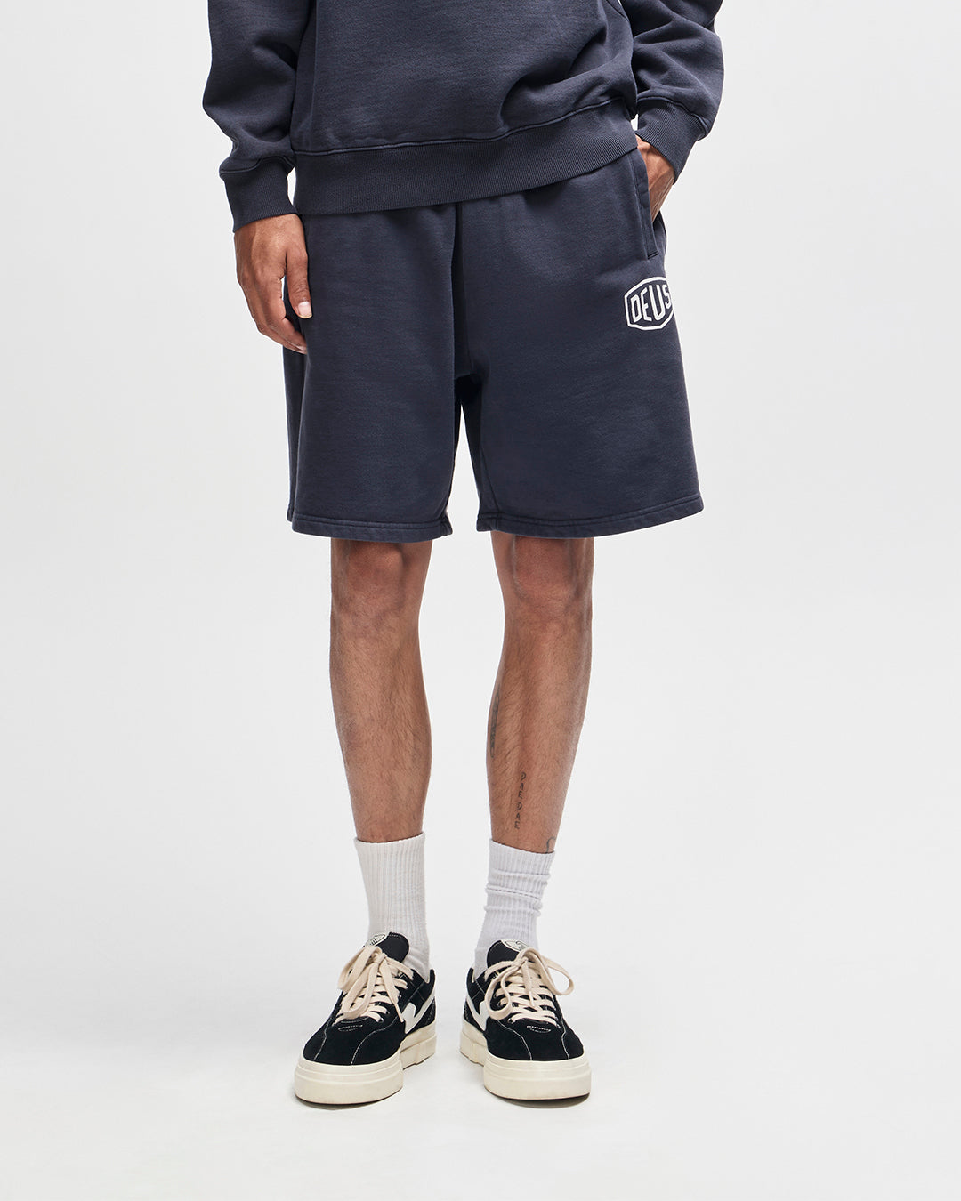 Shield Garment Dyed Track Short black | Bildmaterial bereitgestellt von SHOES.PLEASE.
