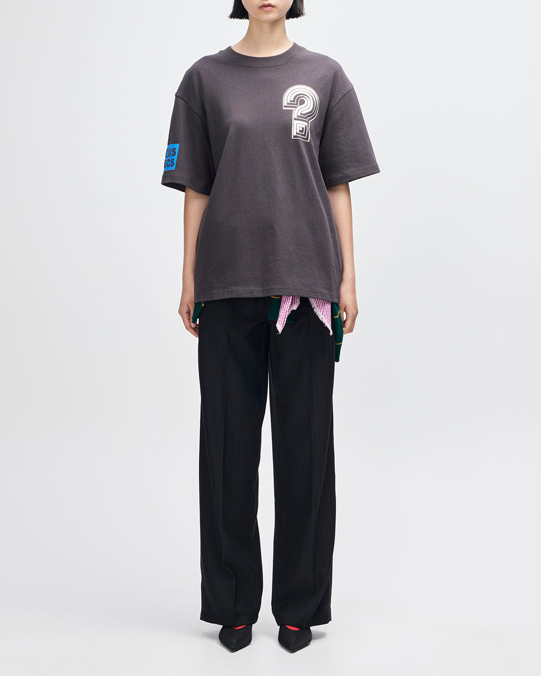Working Towards Tee anthracite | Bildmaterial bereitgestellt von SHOES.PLEASE.
