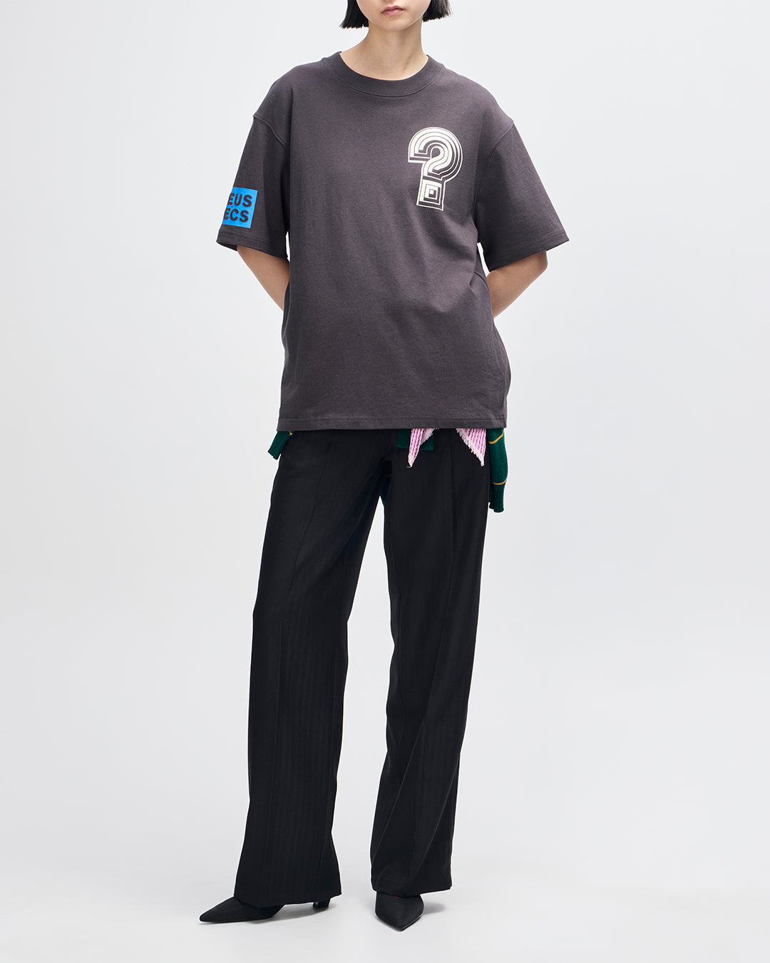 Working Towards Tee anthracite | Bildmaterial bereitgestellt von SHOES.PLEASE.
