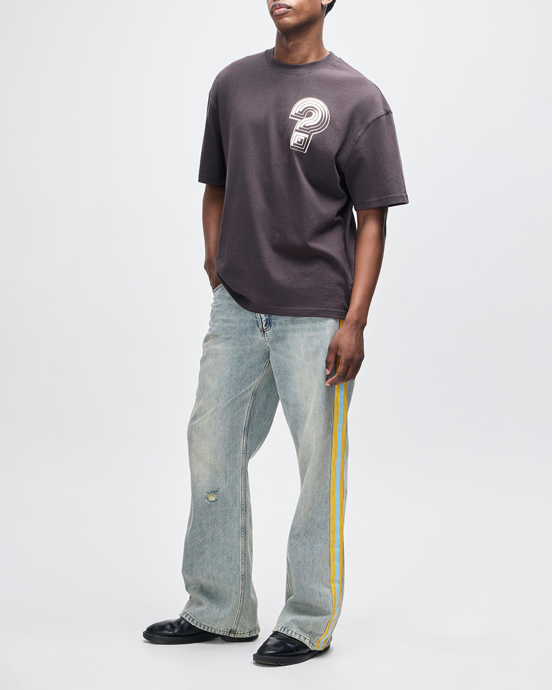 Working Towards Tee anthracite | Bildmaterial bereitgestellt von SHOES.PLEASE.