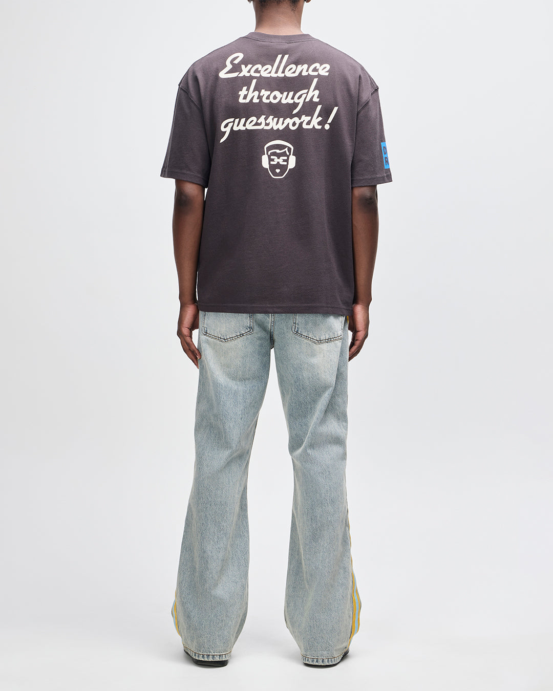 Working Towards Tee anthracite | Bildmaterial bereitgestellt von SHOES.PLEASE.