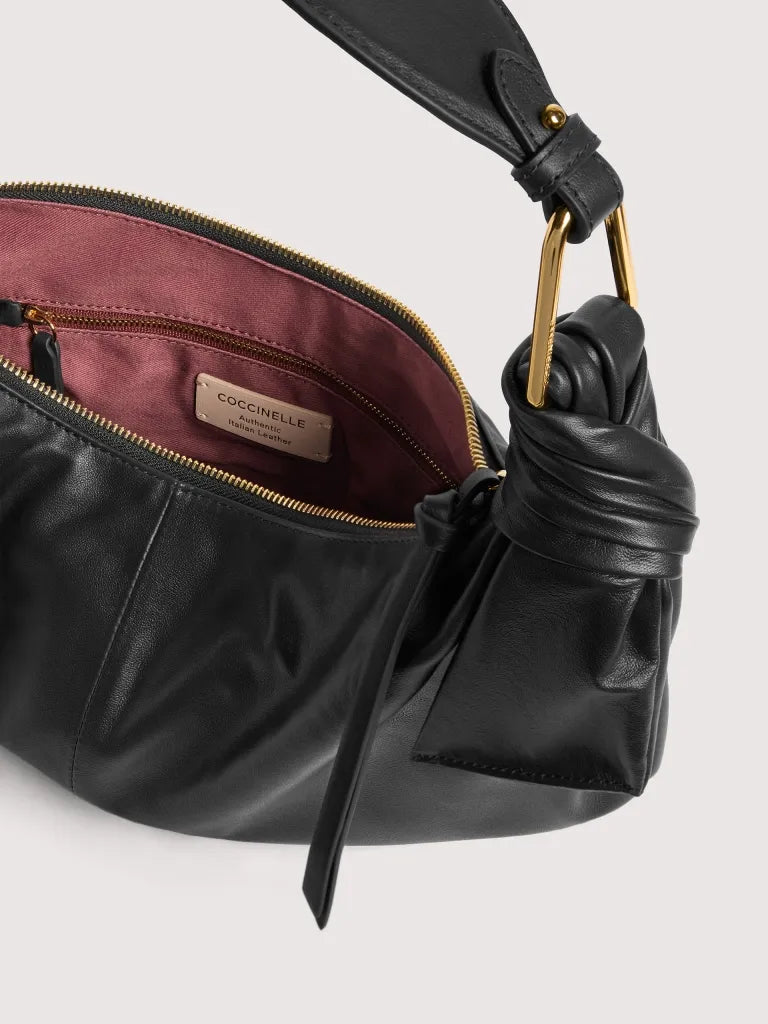 COCCINELLEFUROSHIKI HANDBAG PUFFY SMOOTH LEATHER noir | Bildmaterial bereitgestellt von SHOES.PLEASE.