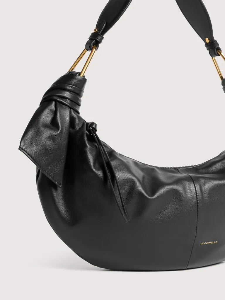 COCCINELLEFUROSHIKI HANDBAG PUFFY SMOOTH LEATHER noir | Bildmaterial bereitgestellt von SHOES.PLEASE.