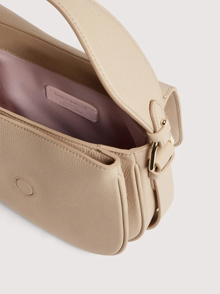COCCINELLEMAVERY SUEDE BI HANDBAG SUEDE LEATHER sandshel/sandsh | Bildmaterial bereitgestellt von SHOES.PLEASE.