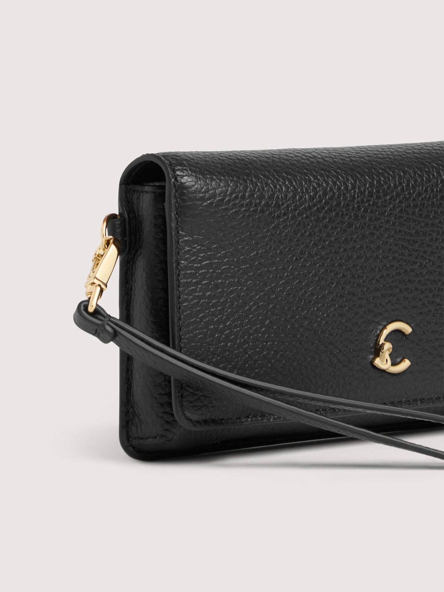 COCCINELLE C-ME ENVELOPES GRAINED LEATHER noir | Bildmaterial bereitgestellt von SHOES.PLEASE.