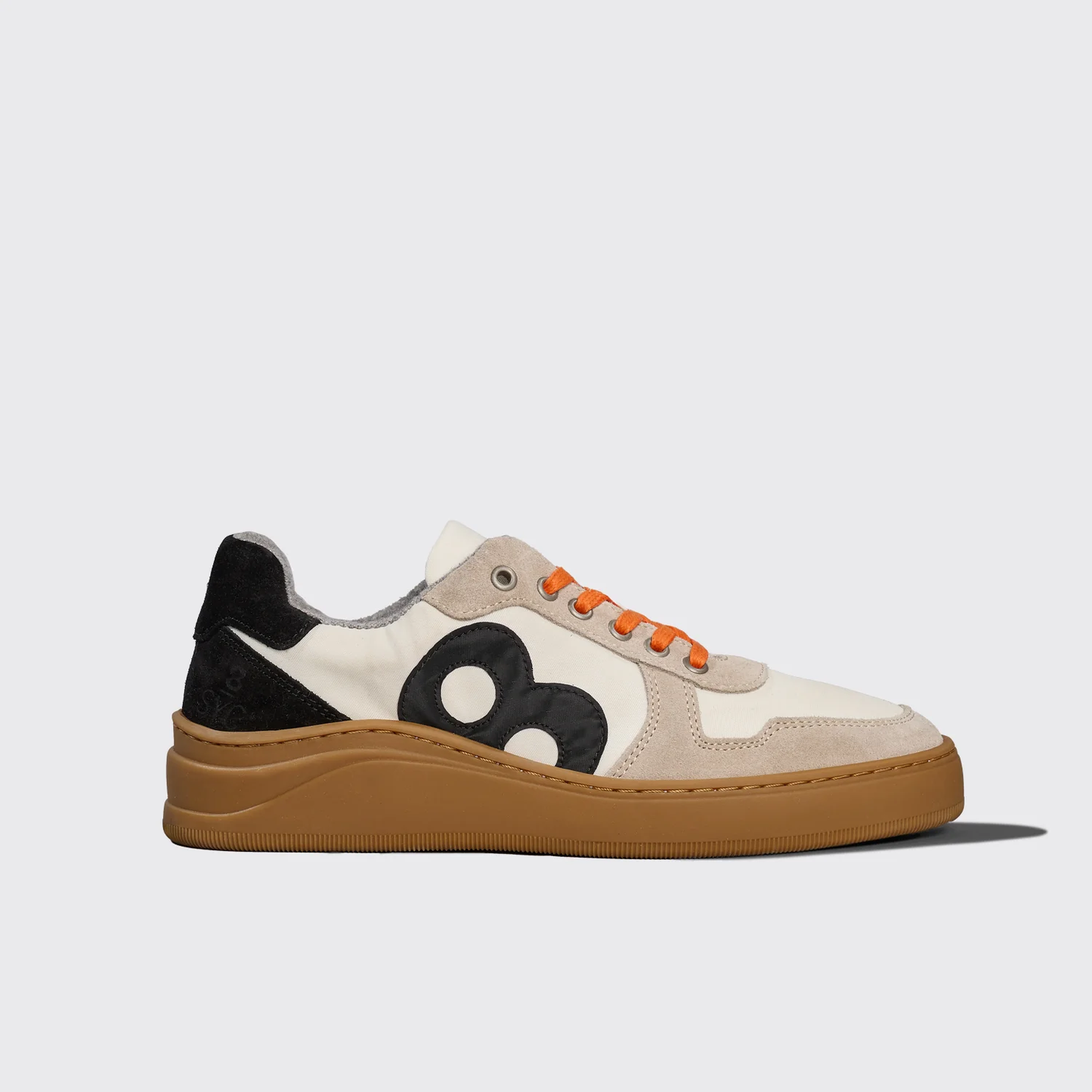 Galapagos Island blood moon | Bildmaterial bereitgestellt von SHOES.PLEASE.