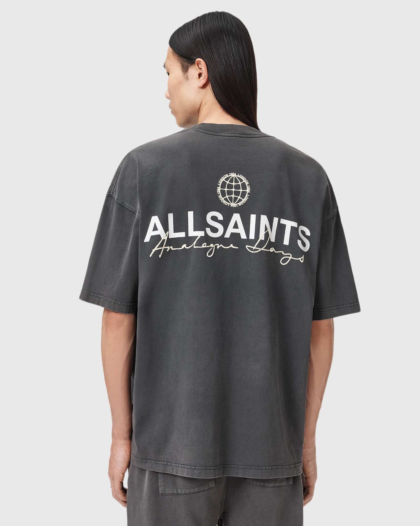 EMBLEM SS CREW washed black | Bildmaterial bereitgestellt von SHOES.PLEASE.
