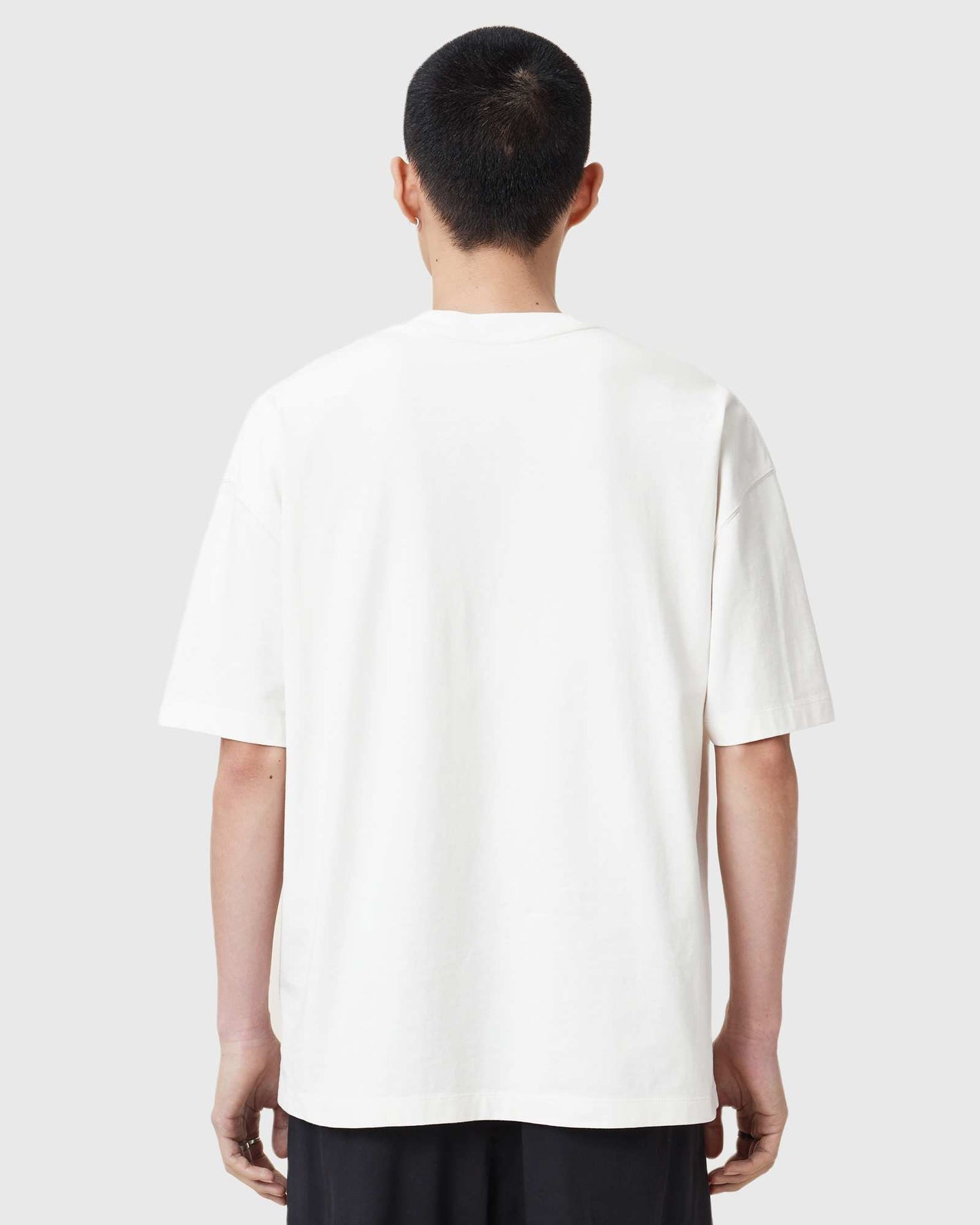 LOVER SS CREW ashen white | Bildmaterial bereitgestellt von SHOES.PLEASE.