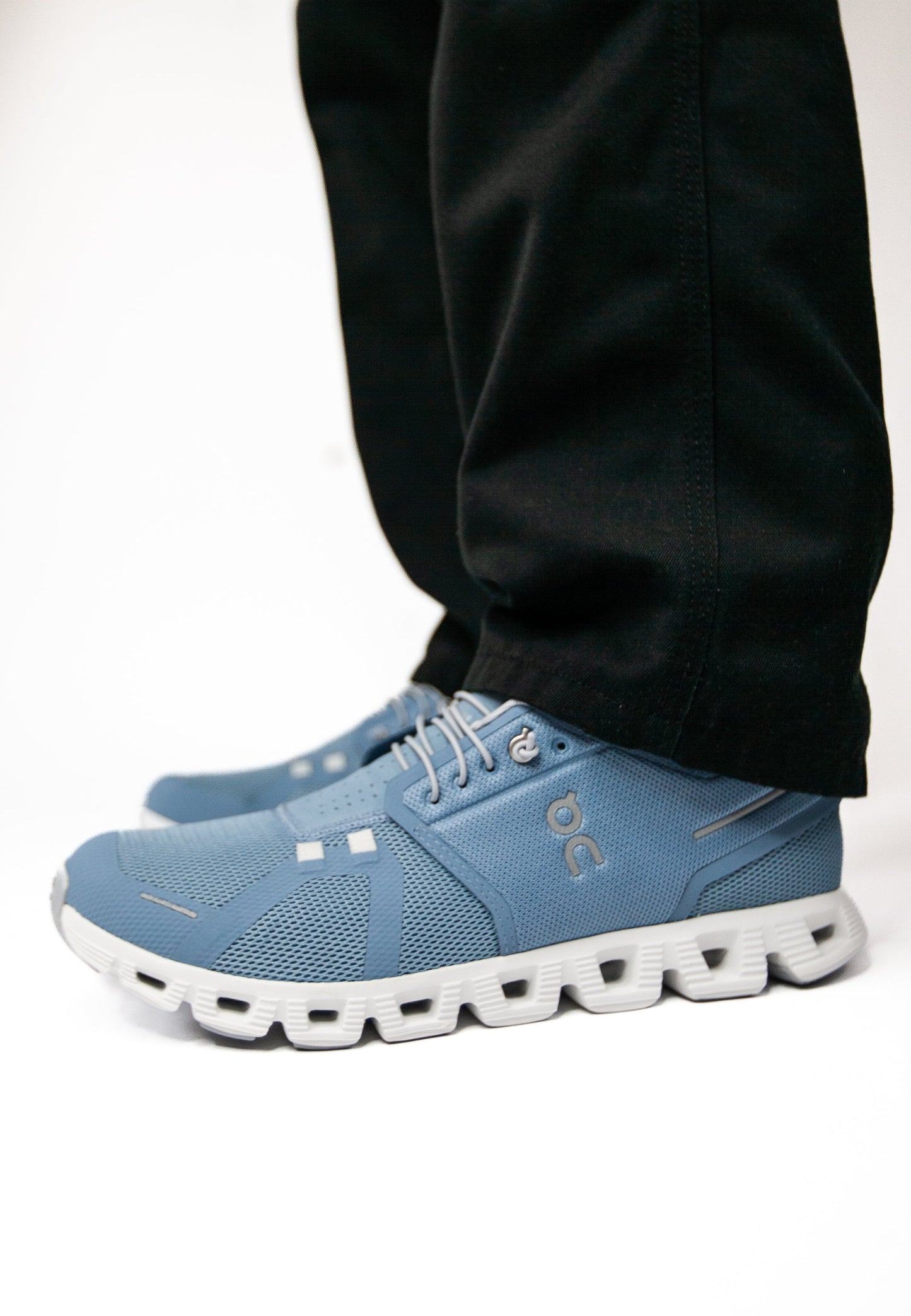 59.98162 M Cloud 5 chambray/white | Bildmaterial bereitgestellt von SHOES.PLEASE.