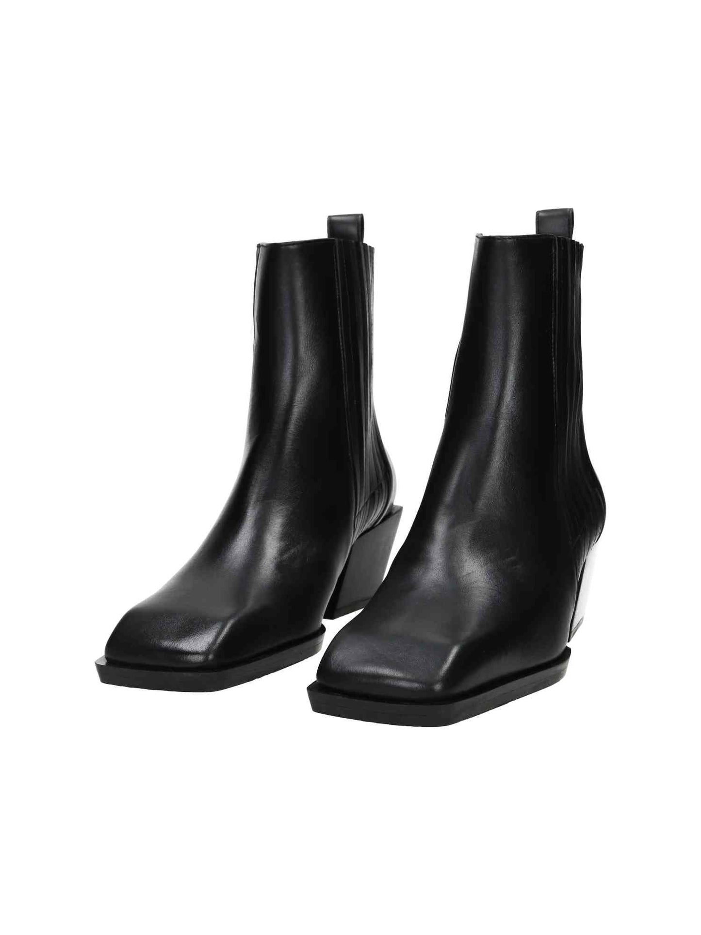8332 Premier negro | Bildmaterial bereitgestellt von SHOES.PLEASE.
