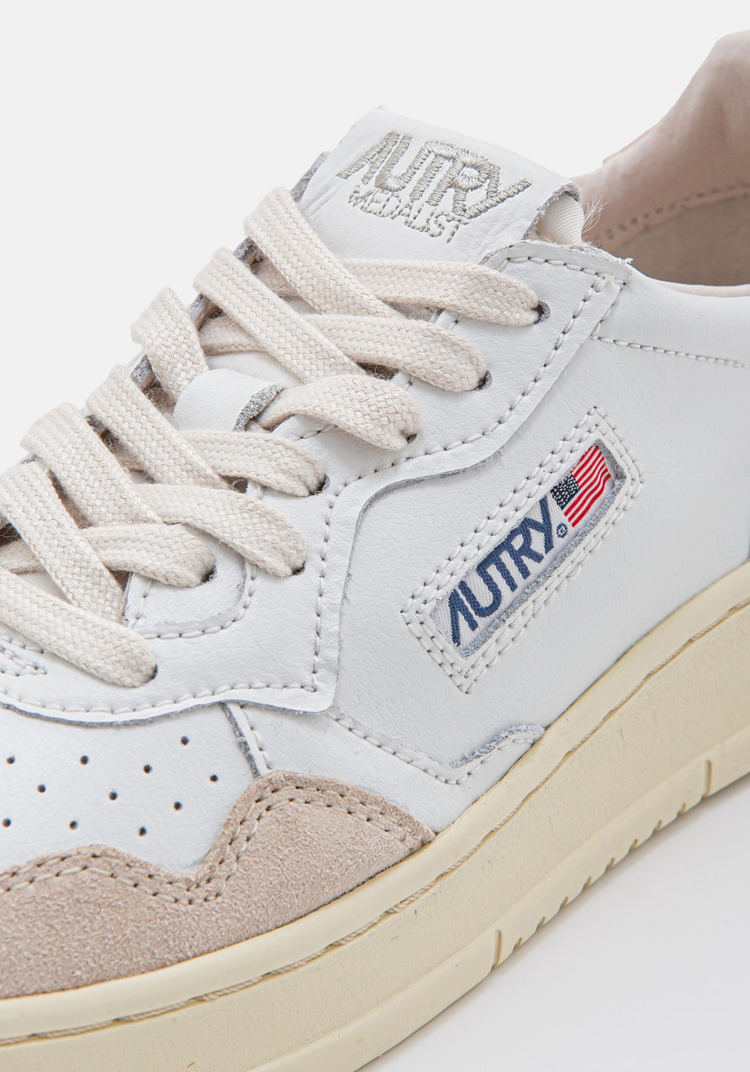 AUTRY 01 LOW WOM LEAT/SUEDE white/powder | Bildmaterial bereitgestellt von SHOES.PLEASE.